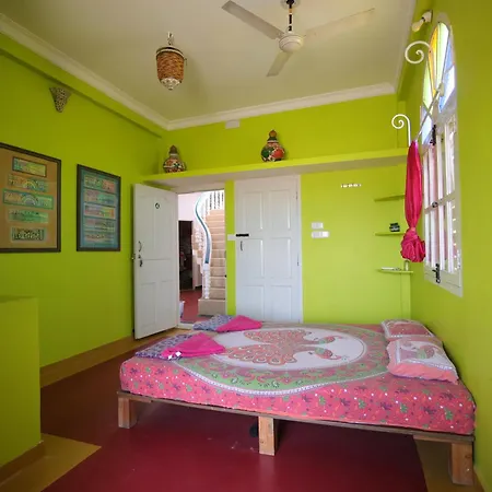 Holi-Wood Guesthouse Pondicherry Exterior photo